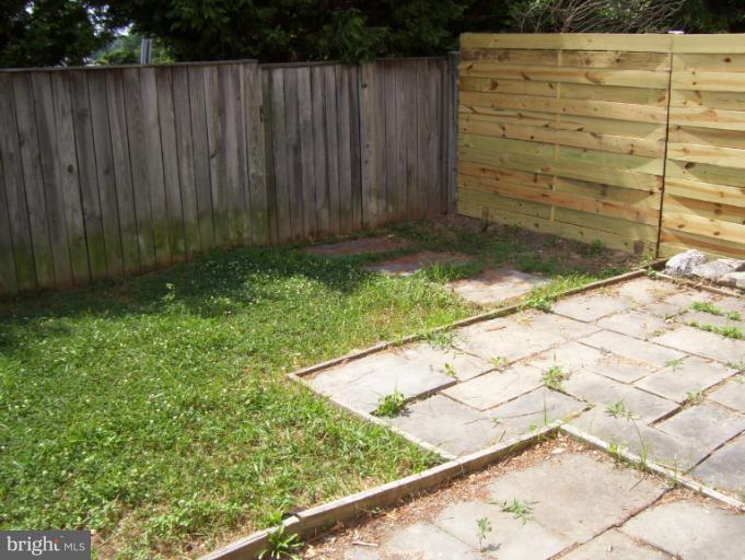 14432 Bakersfield Court Silver Spring, MD 20906 - Photo 3 of 11 a view of wooden fence