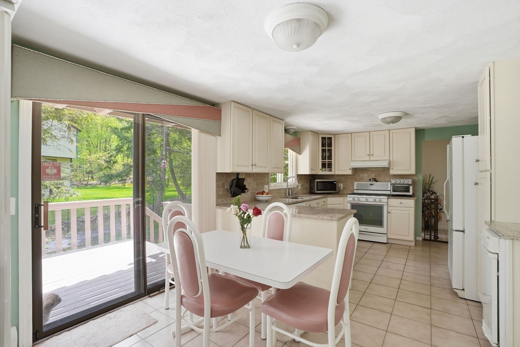 202 Hampton Road Sharon, MA 02067 - Photo 9 of 42