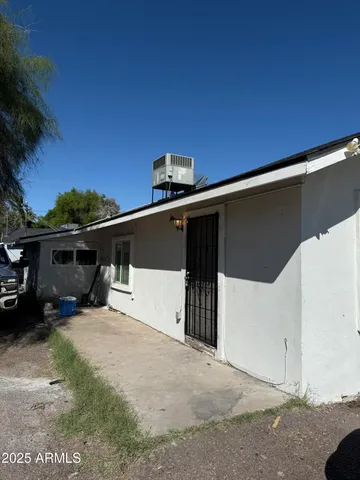 $1,900 | 2536 West Morten Avenue, Phoenix, AZ 85051