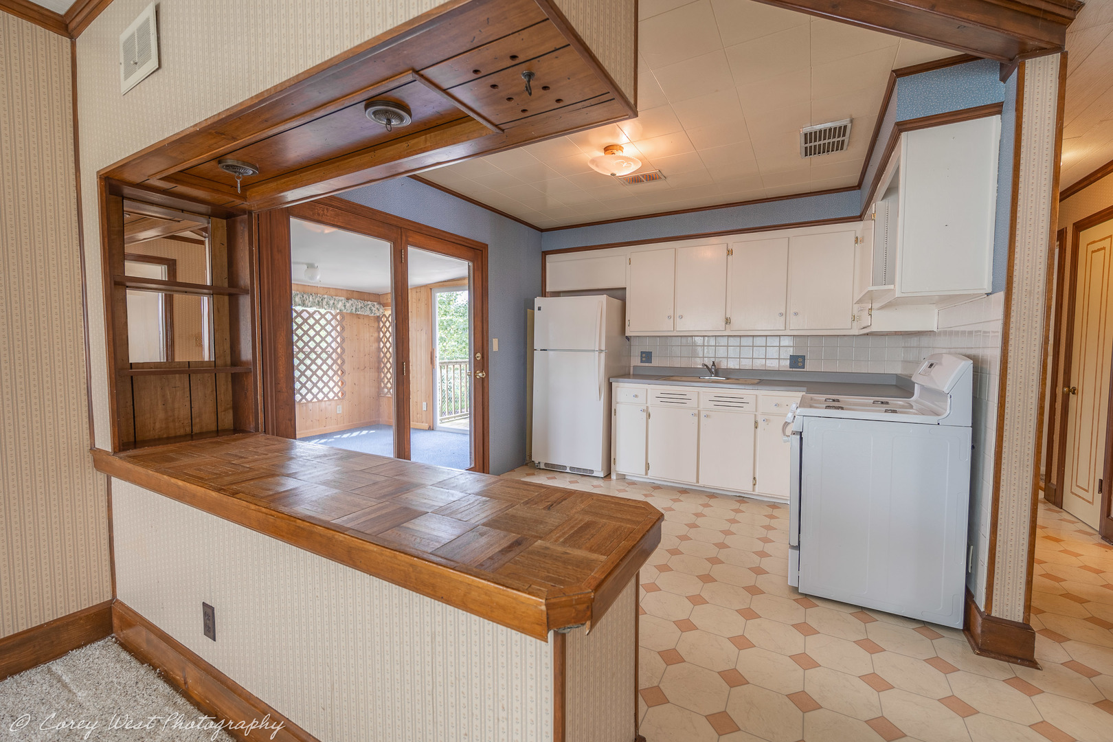 1233 Wild Street Sycamore, IL 60178 - Photo 4 of 18 a kitchen with stainless steel appliances granite countertop a sink window and cabinets