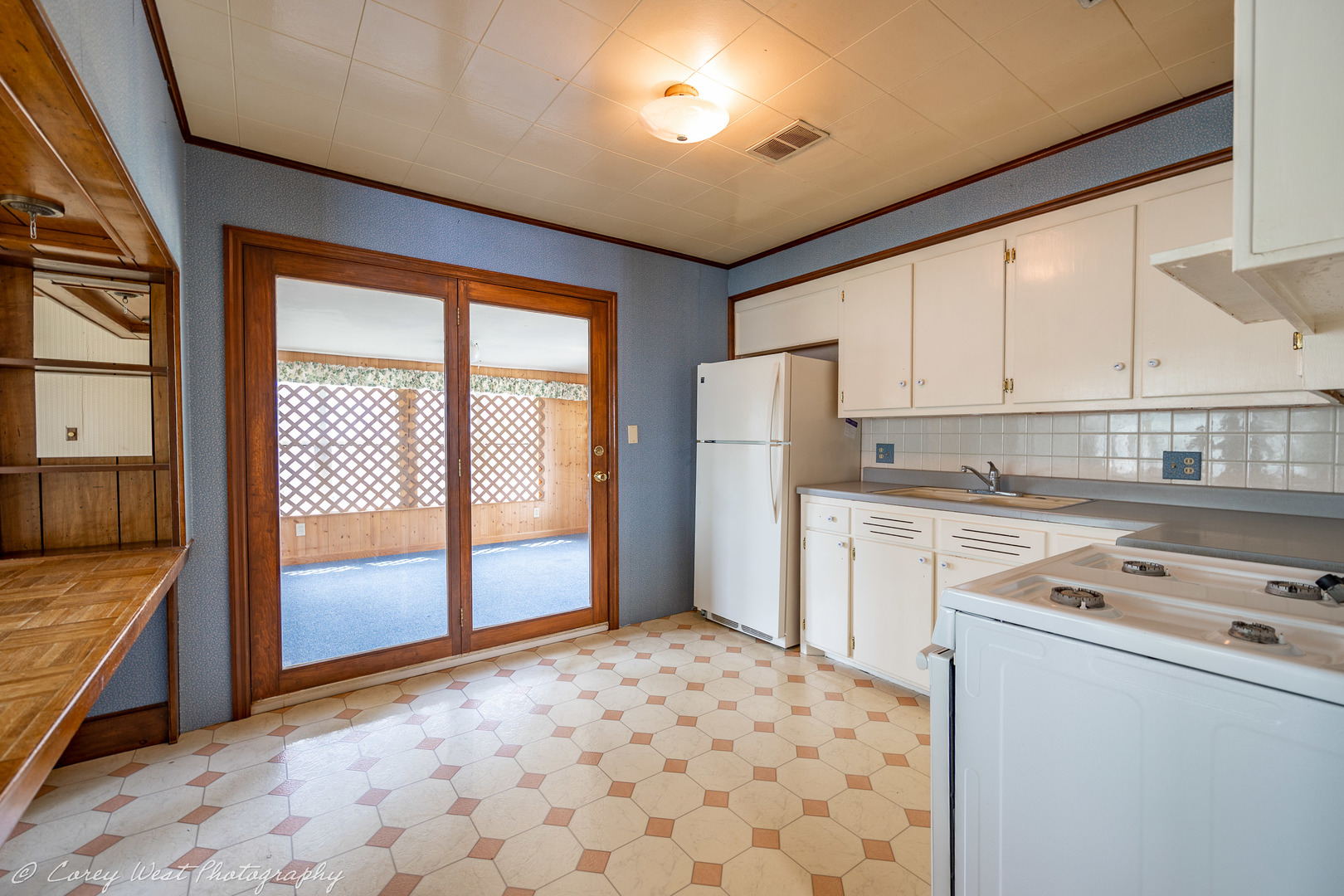 1233 Wild Street Sycamore, IL 60178 - Photo 5 of 18 a kitchen with appliances cabinets and a window