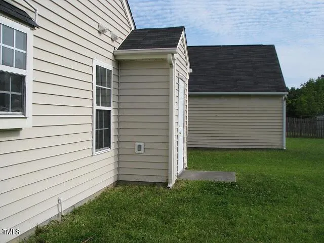 a bathroom with a toilet and a bath tub
