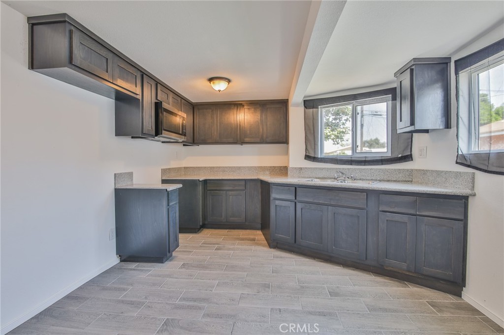 15414 South Lime Avenue Compton, CA 90221 - Photo 9 of 38