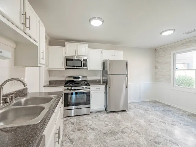 $154,900 | 12738 South Kenneth Avenue, Unit E, Alsip, IL 60803