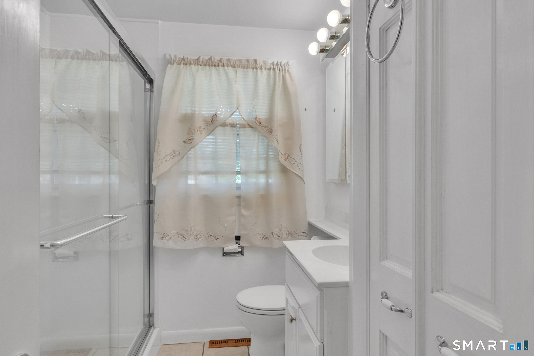 19 Alberta Street Windsor Locks, CT 06096 - Photo 11 of 31