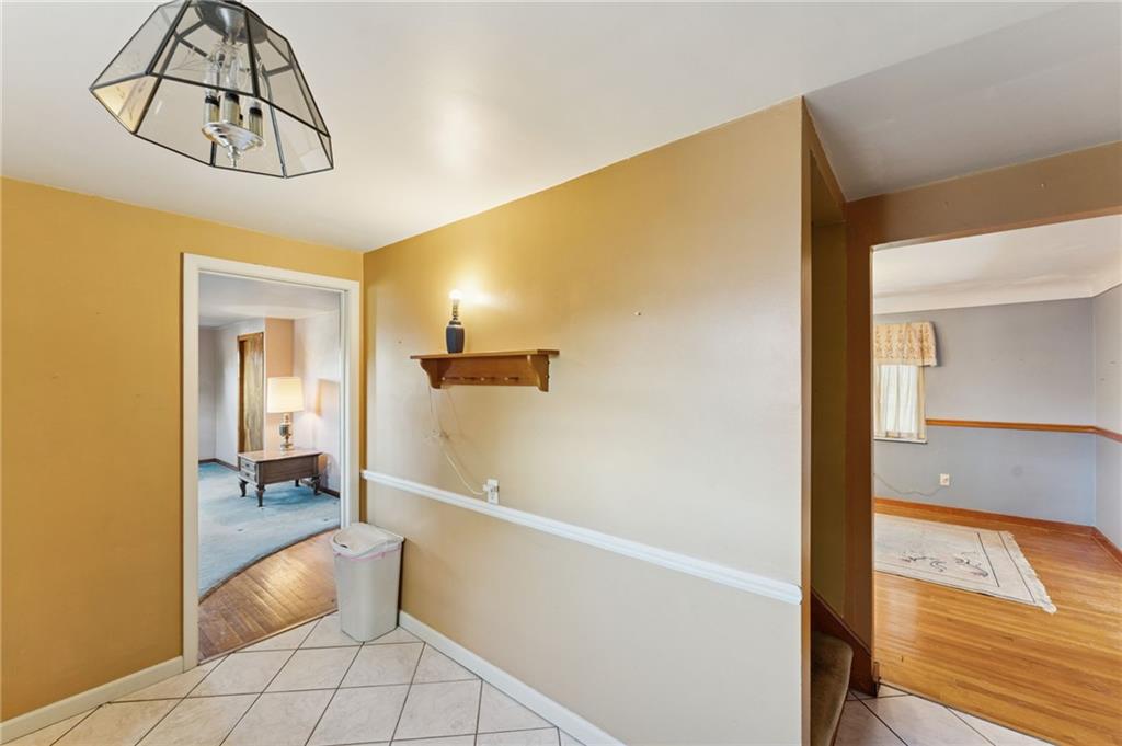 1237 Circle Drive Pittsburgh, PA 15221 - Photo 18 of 40 a view of a hallway to a room