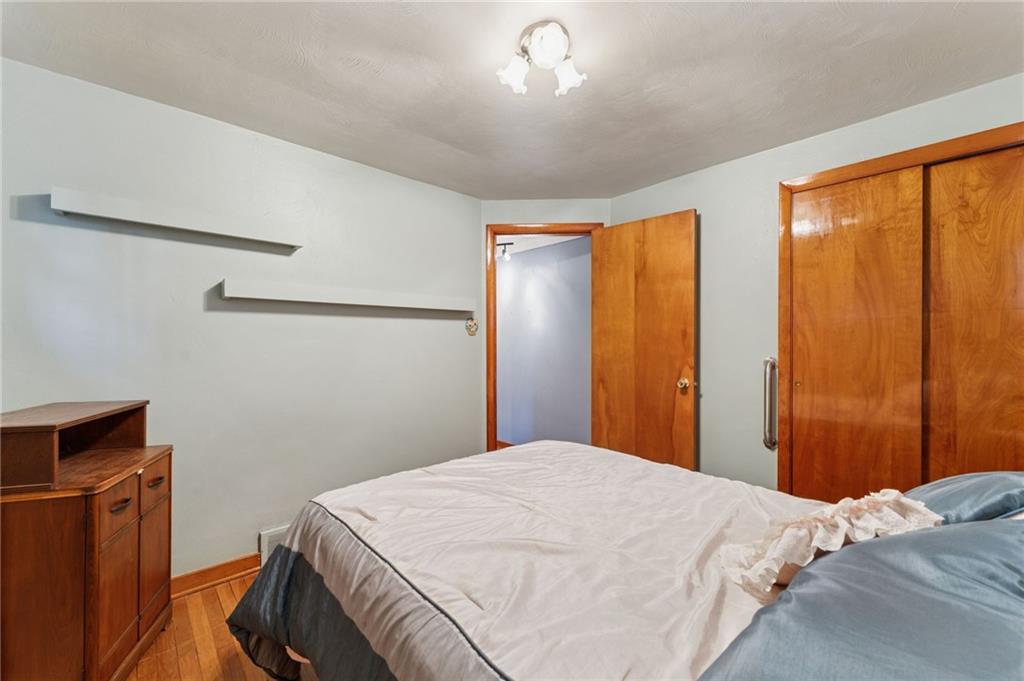 1237 Circle Drive Pittsburgh, PA 15221 - Photo 27 of 40 a bedroom with a bed and a window