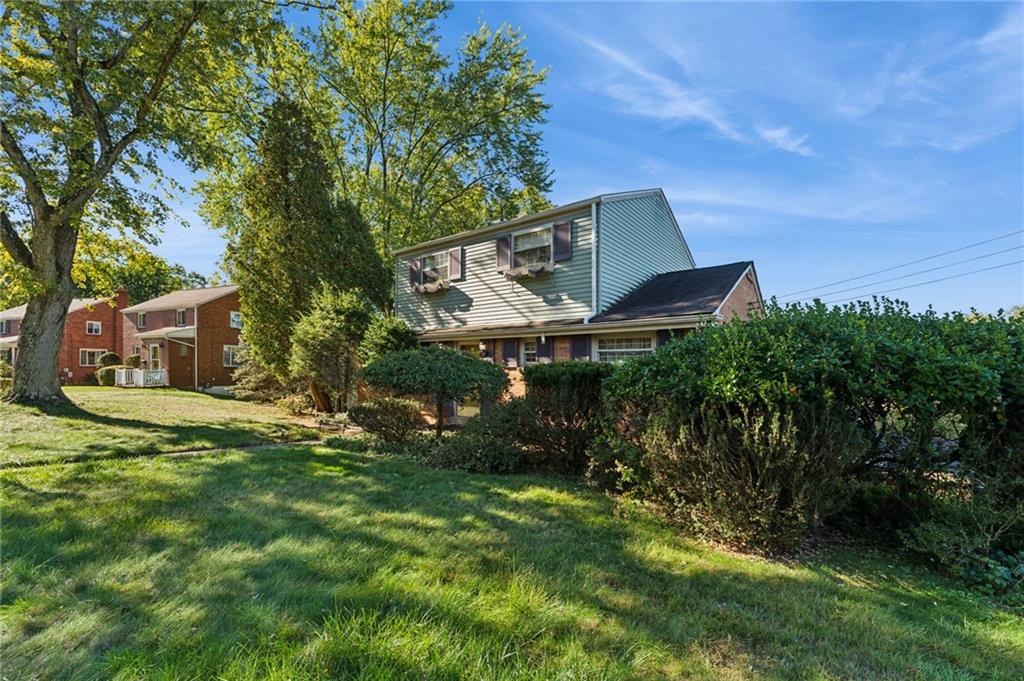 1237 Circle Drive Pittsburgh, PA 15221 - Photo 3 of 40 a backyard of a house with lots of green space