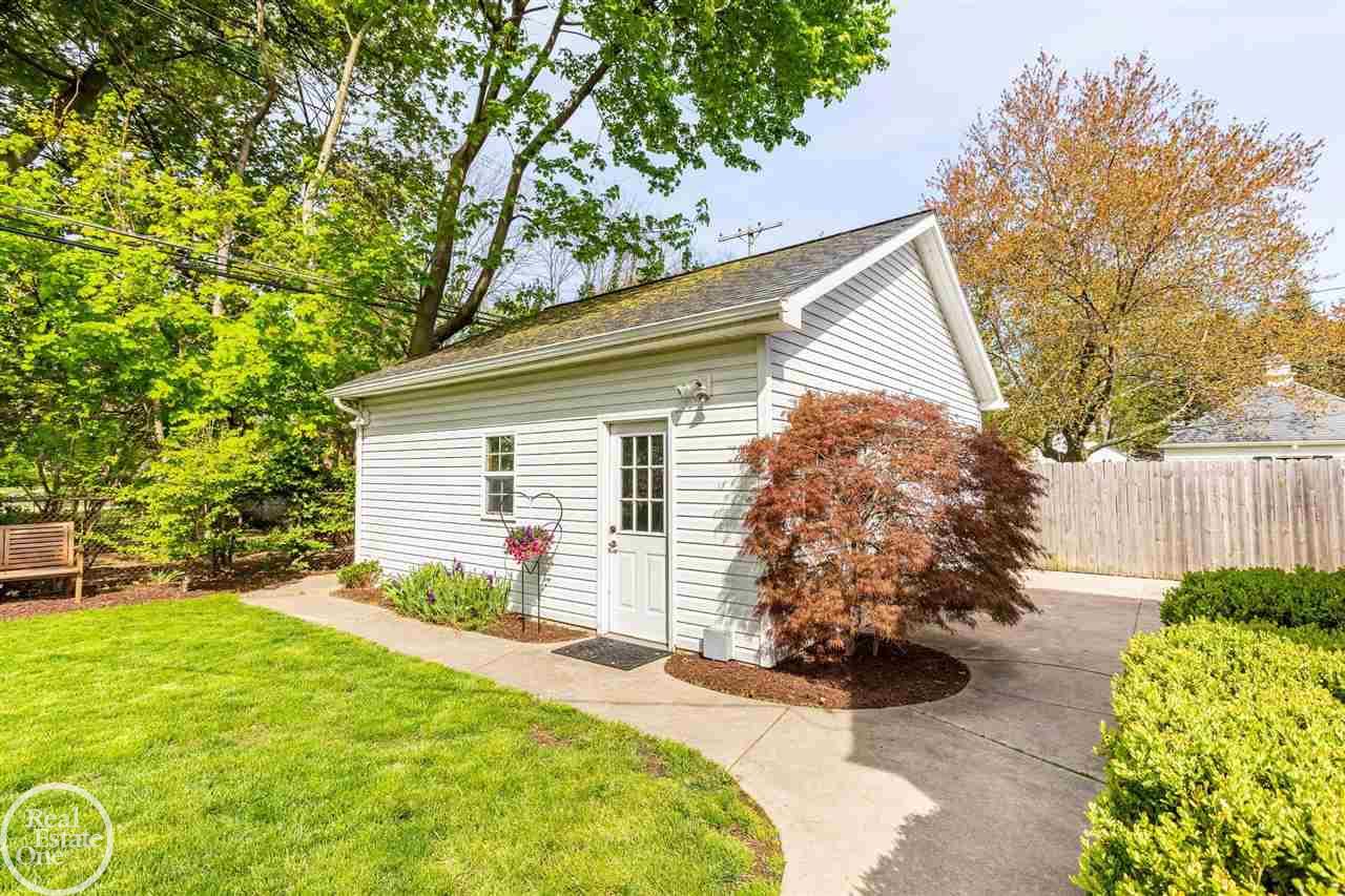 1031 Harvard Road Grosse Pointe, MI 48230 - Photo 33 of 42 50073932-32.JPG