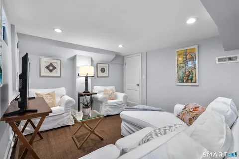 $2,300 | 111 Judd Street, Fairfield, CT 06824