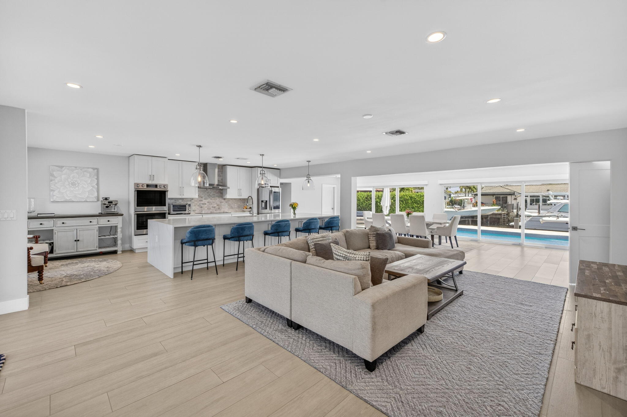 4460 Northeast 26th Avenue Lighthouse Point, FL 33064 - Photo 5 of 55 a living room with furniture and kitchen view