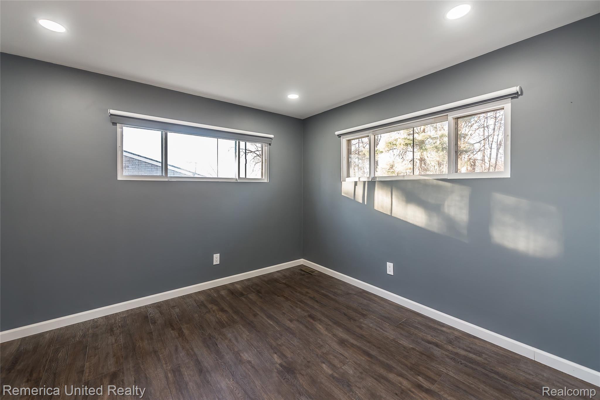 2450 North Long Lake Road Fenton, MI 48430 - Photo 17 of 44 Bedroom 1