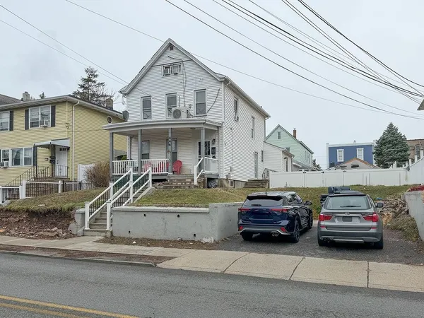 a view of a house with backyard and porch