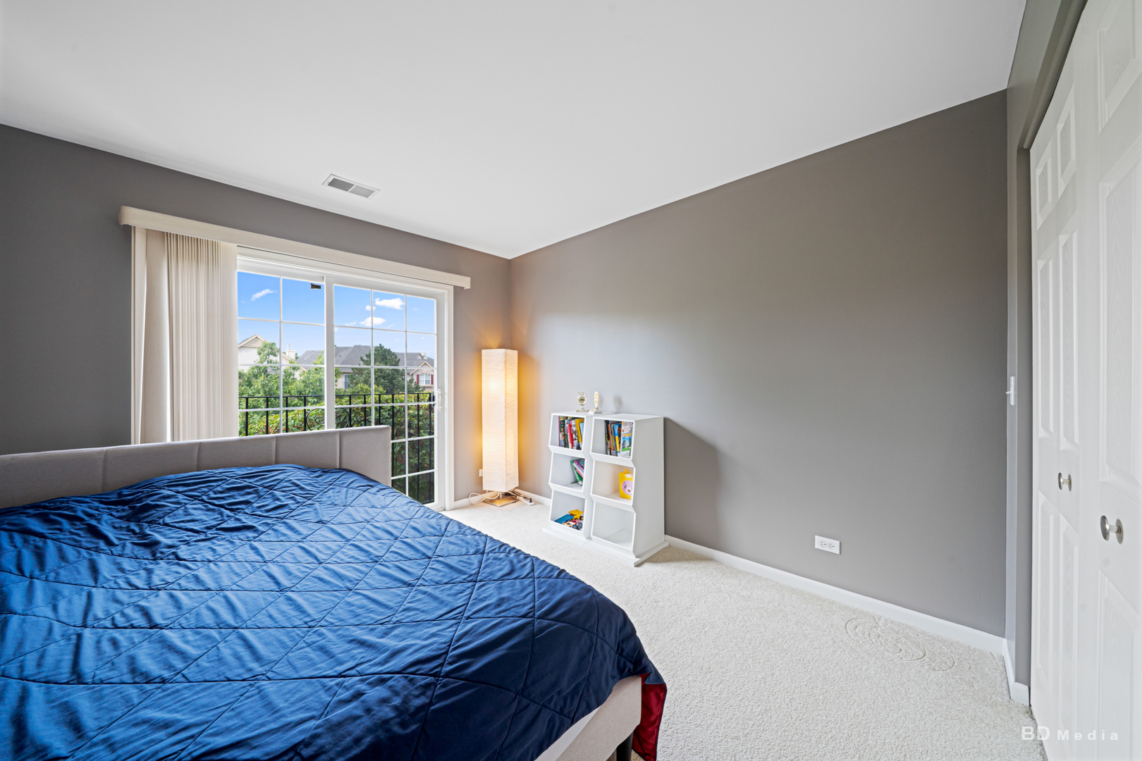 1603 Spyglass Circle Palos Heights, IL 60463 - Photo 30 of 51 a bedroom with a large bed and a large window