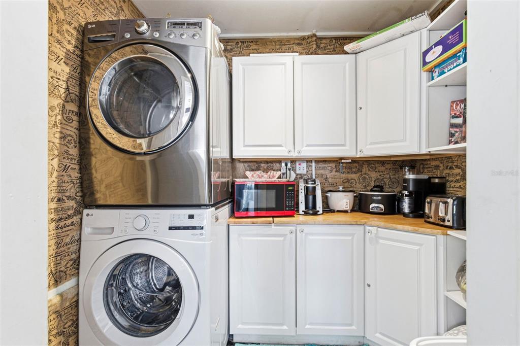 10405 North Woodmere Road Tampa, FL 33617 - Photo 13 of 58