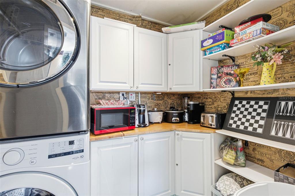 10405 North Woodmere Road Tampa, FL 33617 - Photo 14 of 58