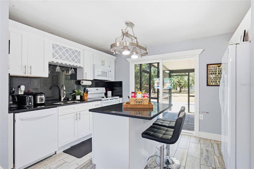 10405 North Woodmere Road Tampa, FL 33617 - Photo 15 of 58