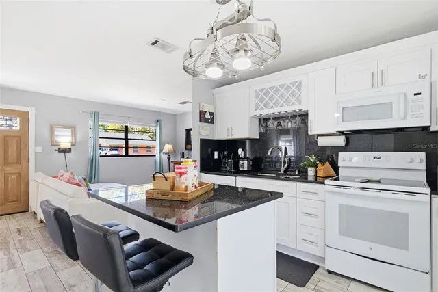 $460,000 | 10405 North Woodmere Road, Tampa, FL 33617