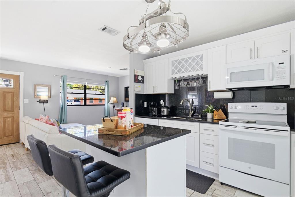 10405 North Woodmere Road Tampa, FL 33617 - Photo 16 of 58