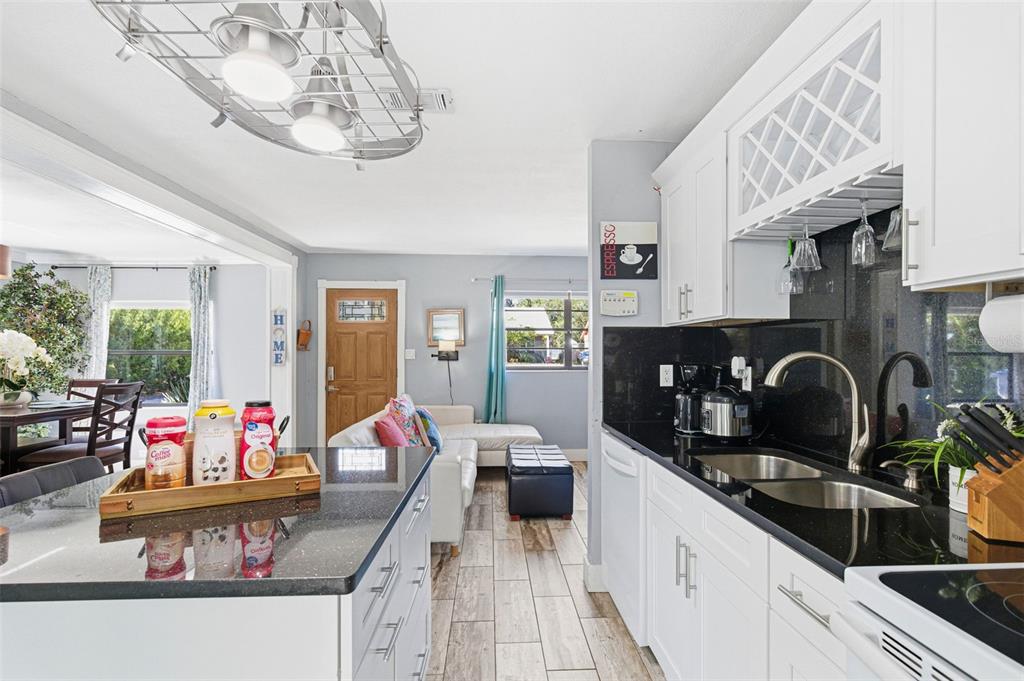 10405 North Woodmere Road Tampa, FL 33617 - Photo 17 of 58