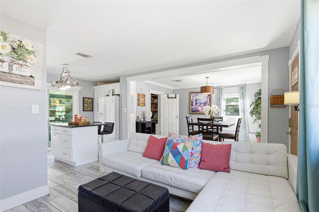 10405 North Woodmere Road Tampa, FL 33617 - Photo 19 of 58