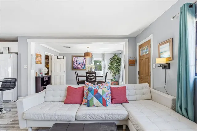 $460,000 | 10405 North Woodmere Road, Tampa, FL 33617