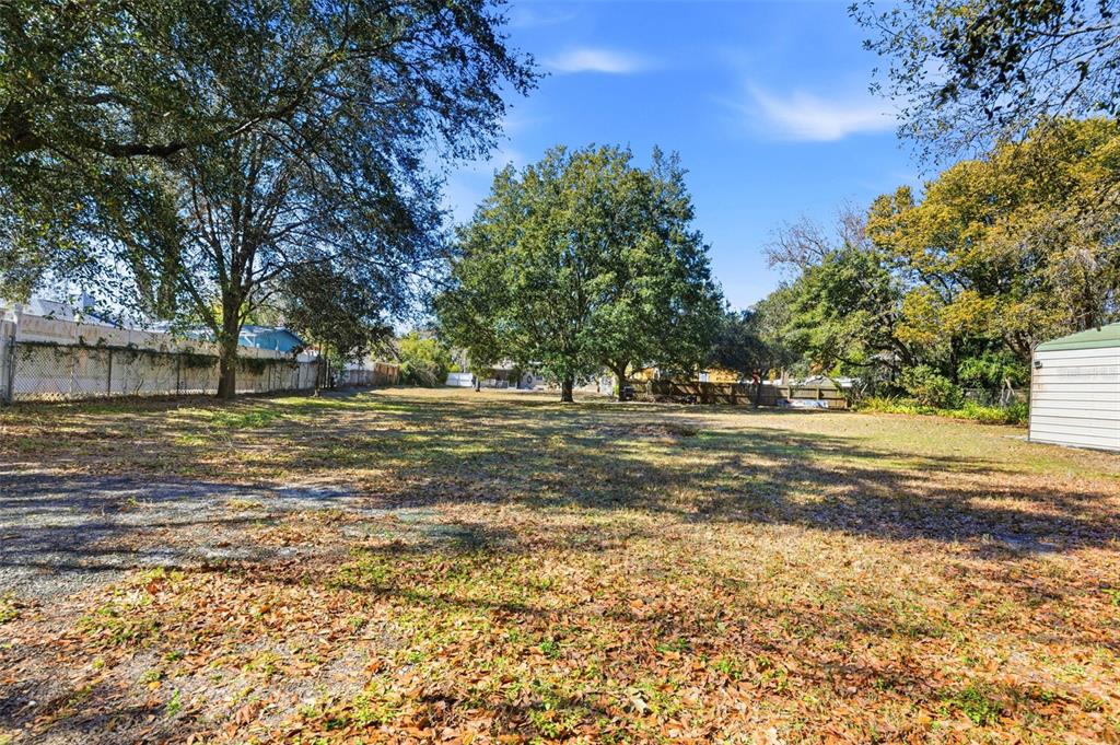 10405 North Woodmere Road Tampa, FL 33617 - Photo 39 of 58