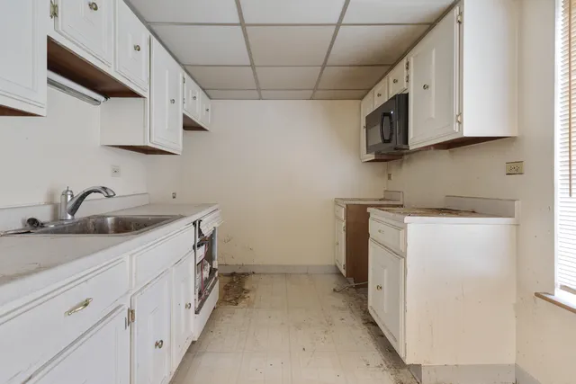 $189,900 | 945 East Kenilworth Avenue, Unit 312, Palatine, IL 60074