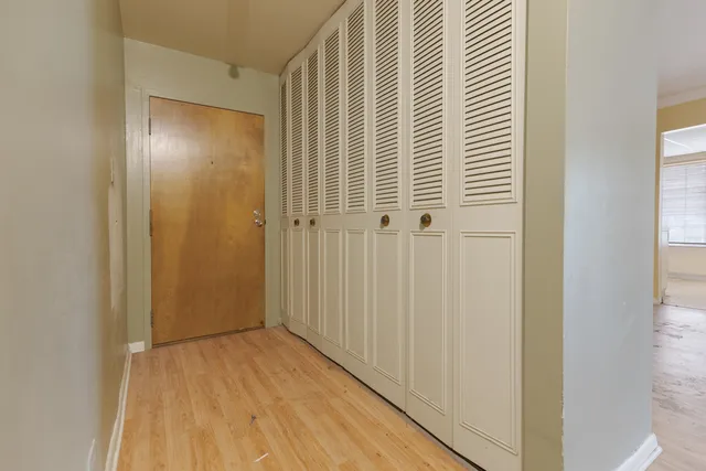 $189,900 | 945 East Kenilworth Avenue, Unit 312, Palatine, IL 60074