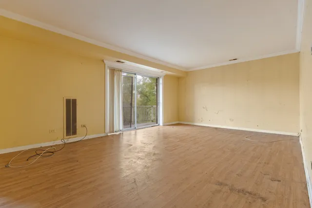 $189,900 | 945 East Kenilworth Avenue, Unit 312, Palatine, IL 60074