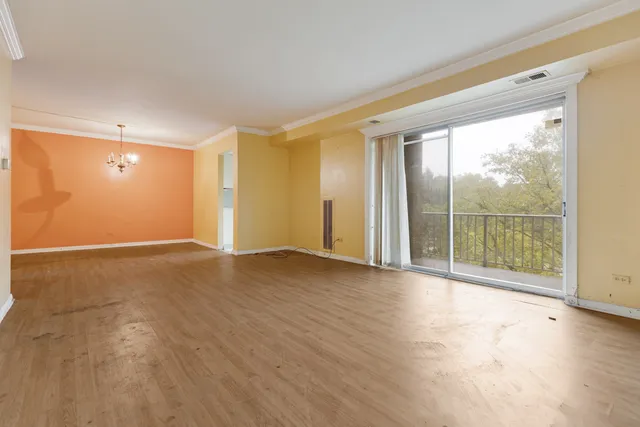 $189,900 | 945 East Kenilworth Avenue, Unit 312, Palatine, IL 60074