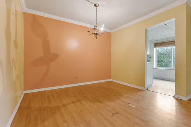 $189,900 | 945 East Kenilworth Avenue, Unit 312, Palatine, IL 60074