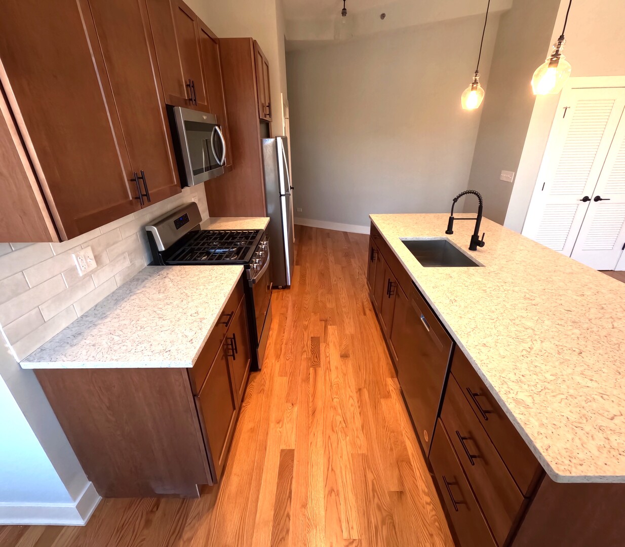 3473 South Archer Avenue, Unit 301 Chicago, IL 60608 - Photo 4 of 13 a bath room with a sink