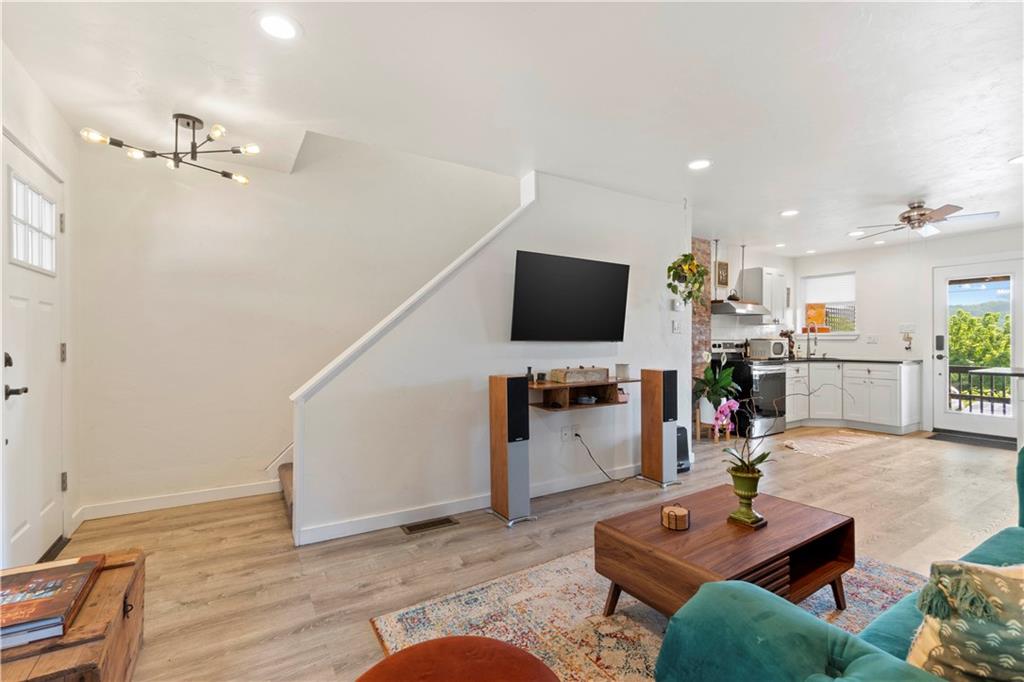 2212 Freeport Road Pittsburgh, PA 15238 - Photo 3 of 27
