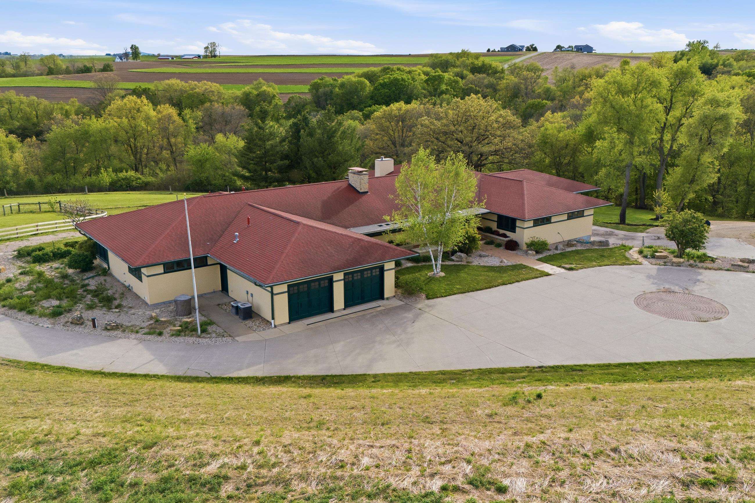 1049 Miller Road Mineral Point, WI 53565 - Photo 5 of 90