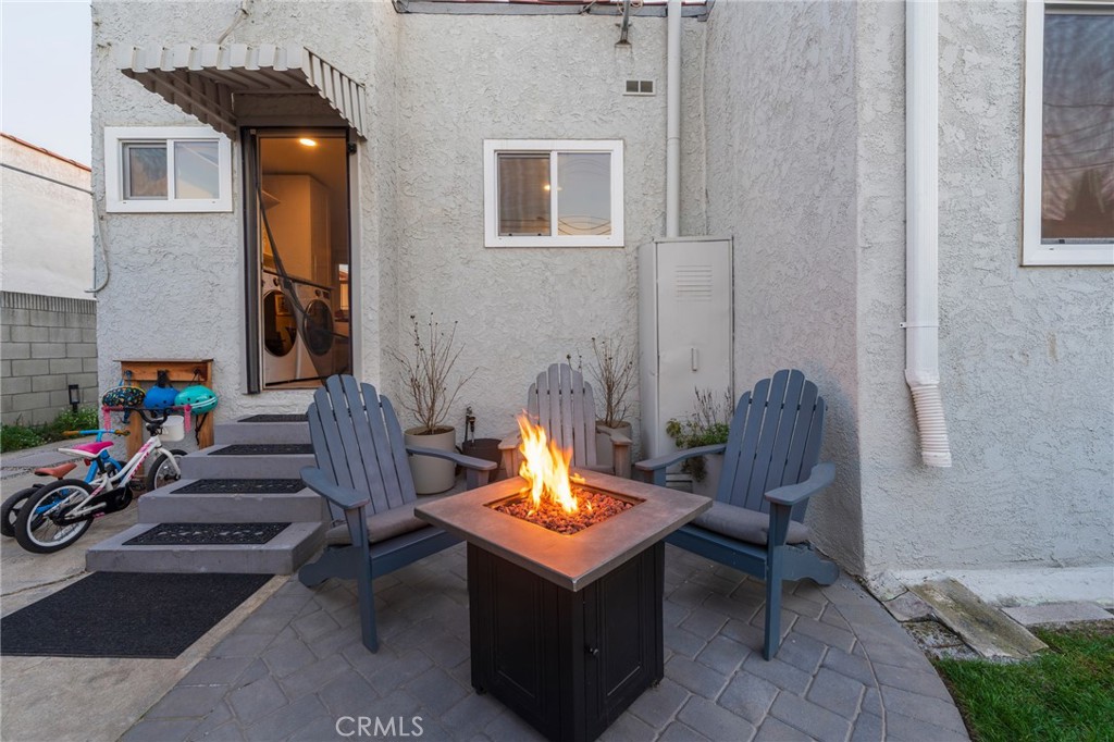 1931 West 68th Street Los Angeles, CA 90047 - Photo 23 of 29 a view of a chairs and table in a patio