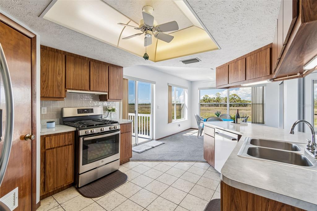 5247 Tropical Point Weeki Wachee, FL 34607 - Photo 33 of 95