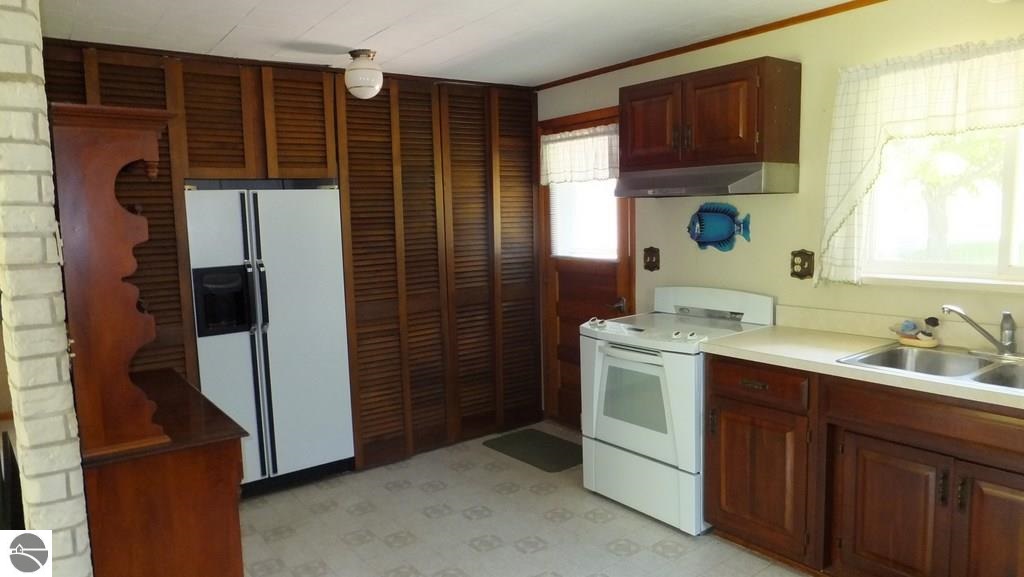 10891 Riverside Drive Honor, MI 49640 - Photo 10 of 28 1787601-9.JPG
