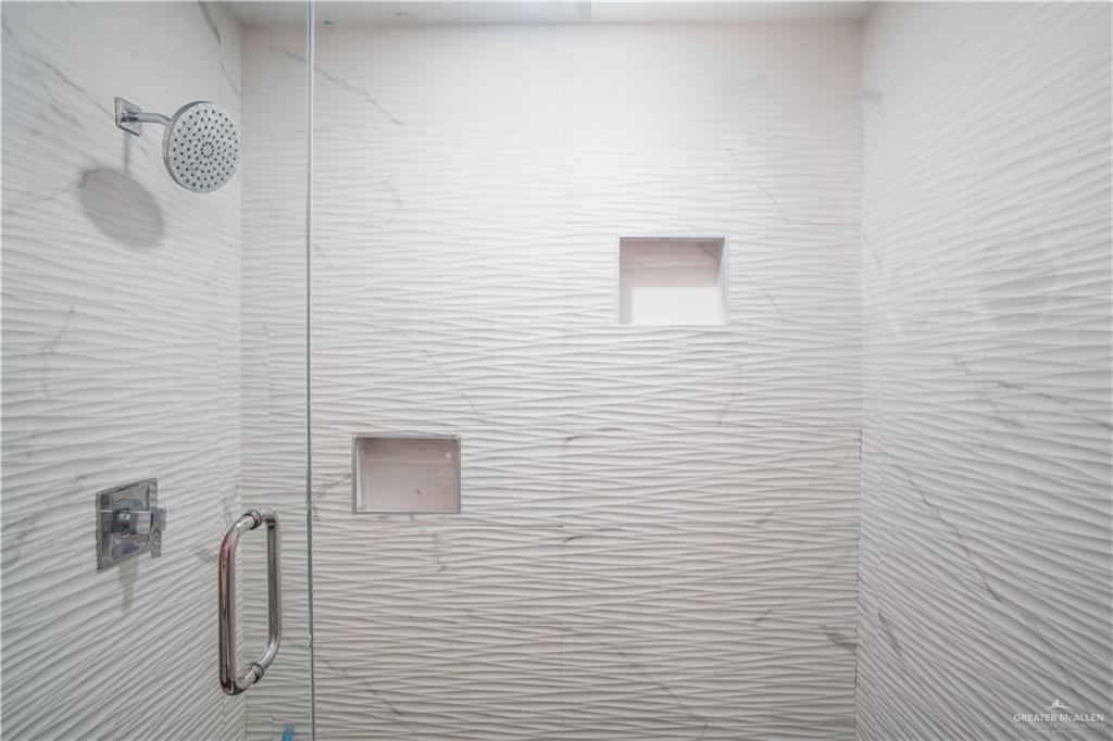 21604 North Val Verde Road Edinburg, TX 78542 - Photo 19 of 39 a bathroom with a shower