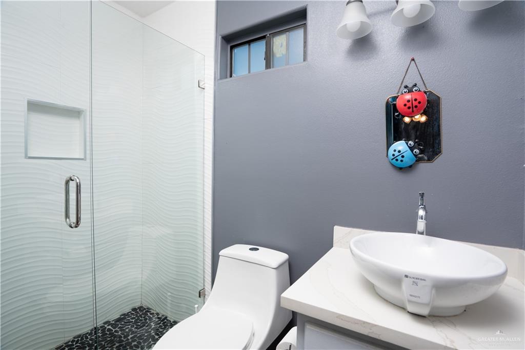 21604 North Val Verde Road Edinburg, TX 78542 - Photo 22 of 39 a bathroom with a toilet a sink and shower