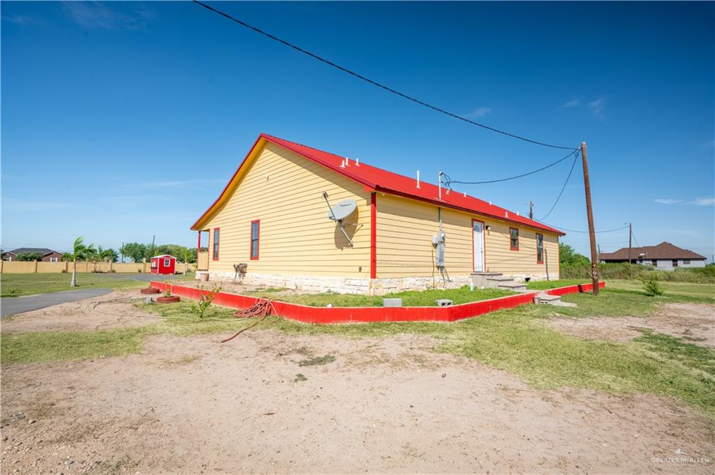 21604 North Val Verde Road Edinburg, TX 78542 - Photo 25 of 39 a view of very nice looking yard
