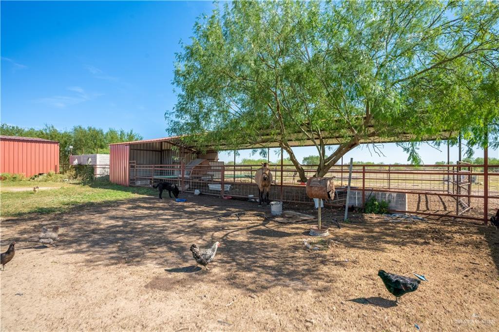 21604 North Val Verde Road Edinburg, TX 78542 - Photo 27 of 39 a backyard of a house with barbeque oven