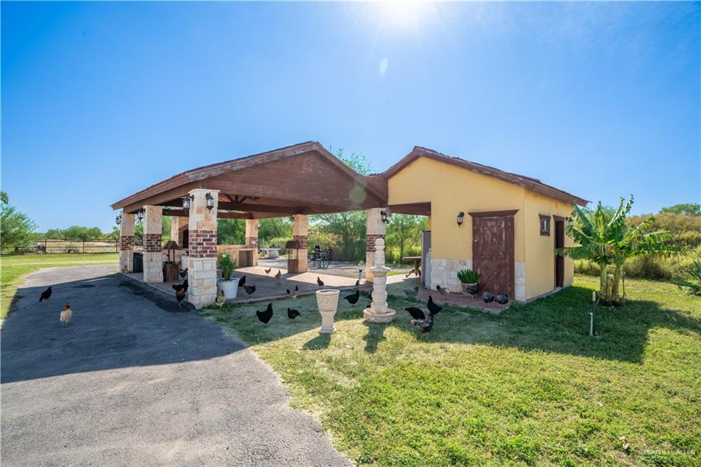 21604 North Val Verde Road Edinburg, TX 78542 - Photo 28 of 39 a view of a house with backyard sitting area and garden