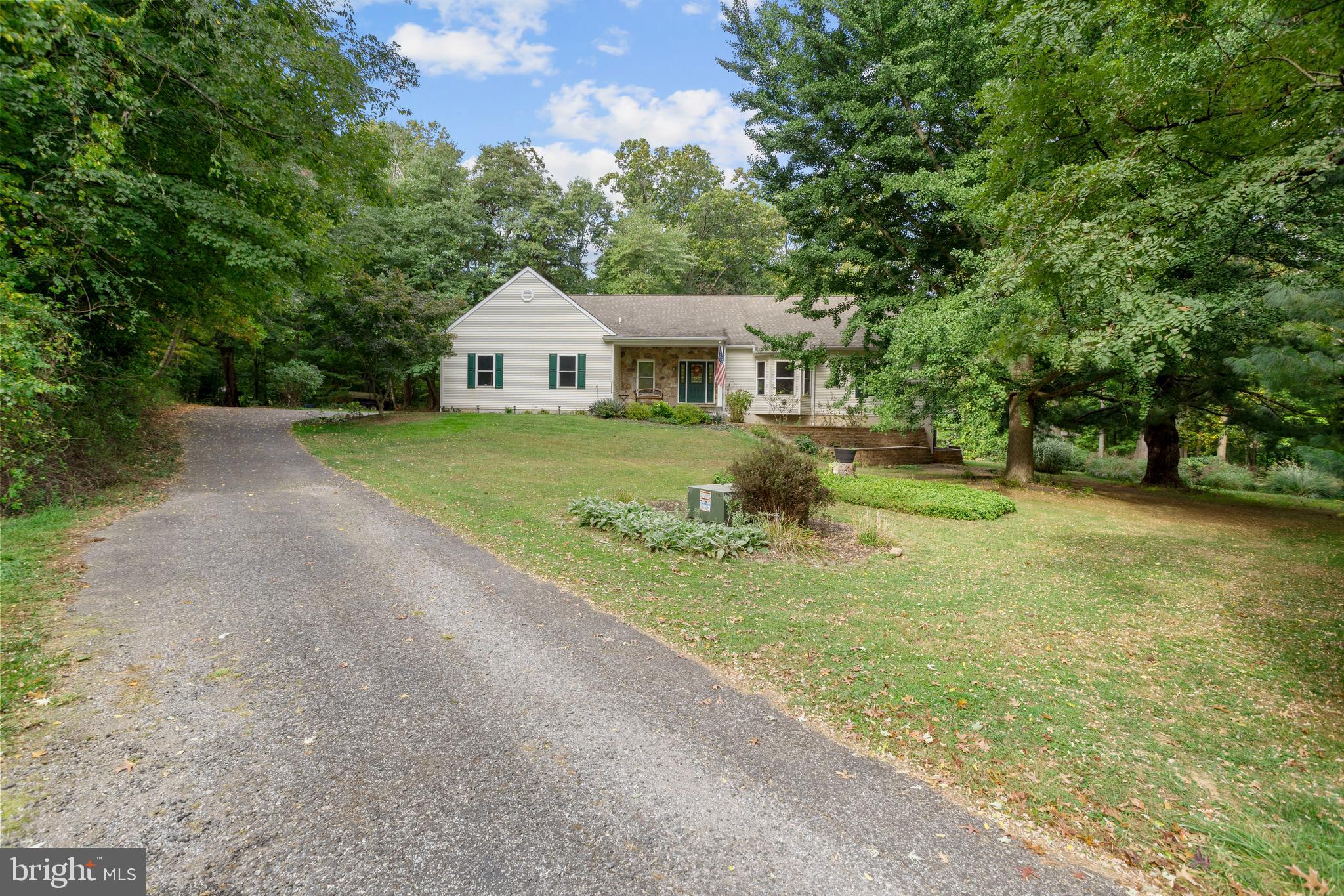 319 Llewelyn Road Chester Heights, PA 19014 - Photo 3 of 55
