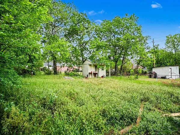 $140,000 | 108 East Tyler Street, Ennis, TX 75119