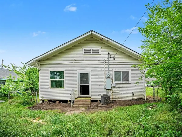 $140,000 | 108 East Tyler Street, Ennis, TX 75119