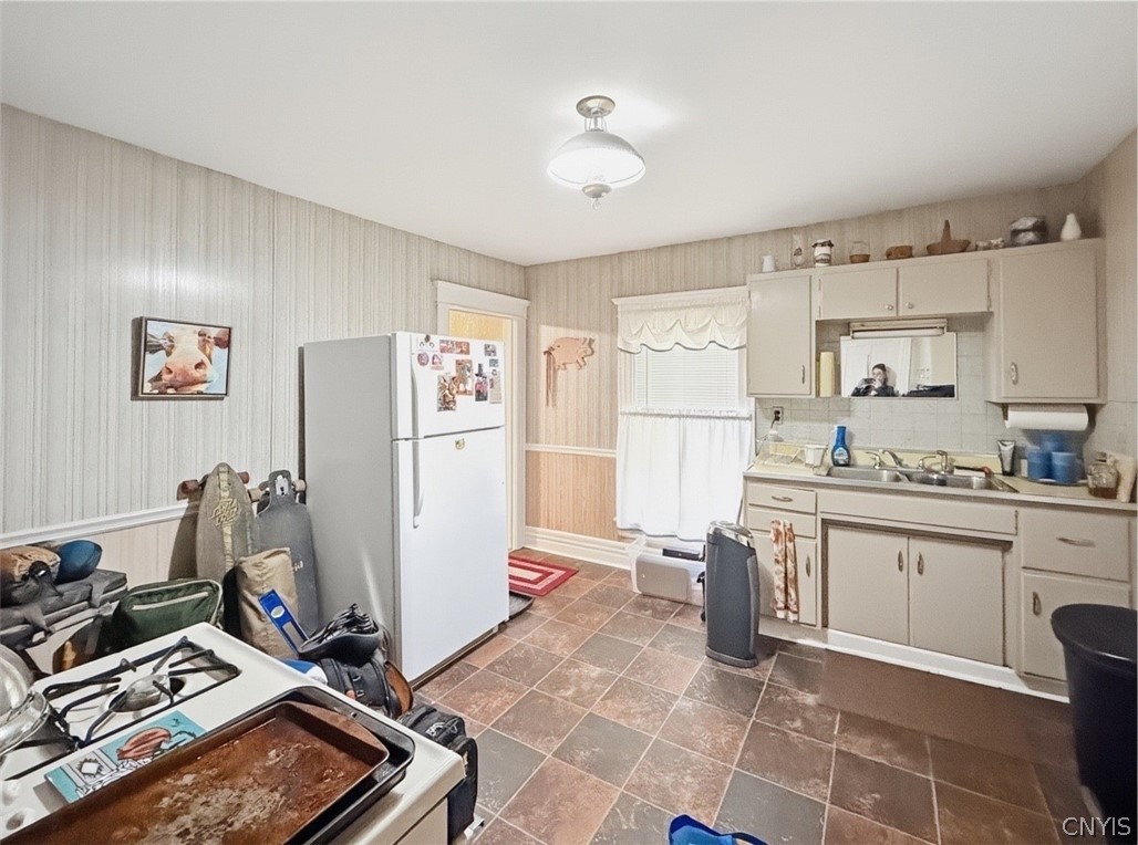 614 Turin Street Rome, NY 13440 - Photo 28 of 46 2nd Floor Kitchen