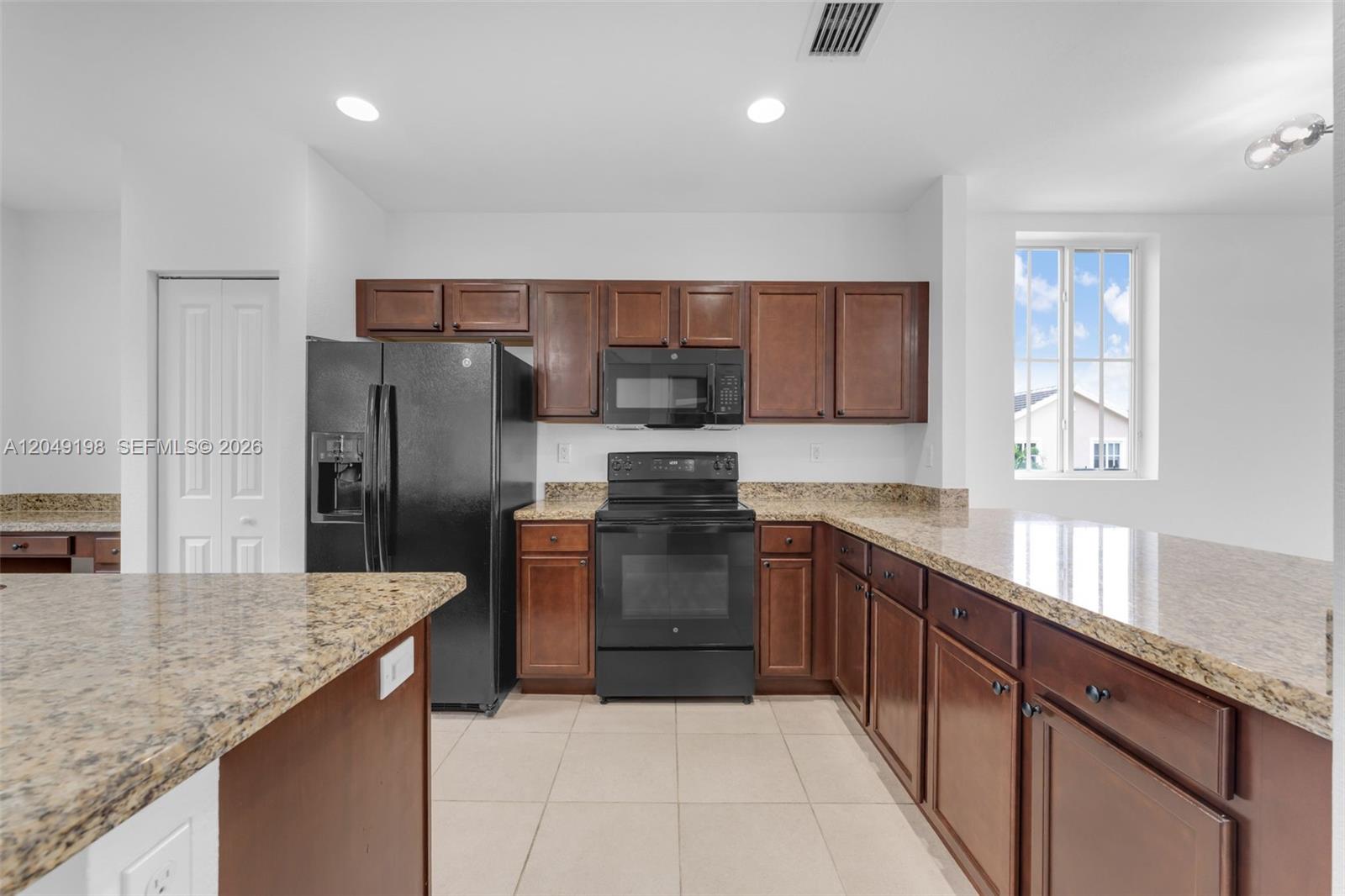 27021 Southwest 140th Path, Unit 27021 Homestead, FL 33032 - Photo 8 of 39