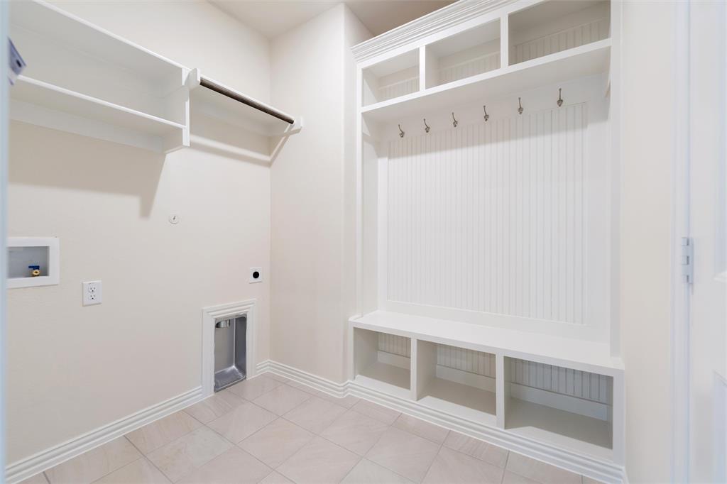 3508 Columbus Street Gainesville, TX 76240 - Photo 18 of 38 a view of an empty walk in closet