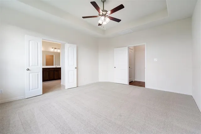 a view of an empty room with a ceiling fan